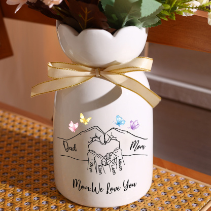 Personalized Ceramic Flower Vase with Hand-in-Hand Family Motif, Customized with 3 to 8 Names, Family Gift for Mother’s Day and Birthday for Mom and Grandma | Jessemade