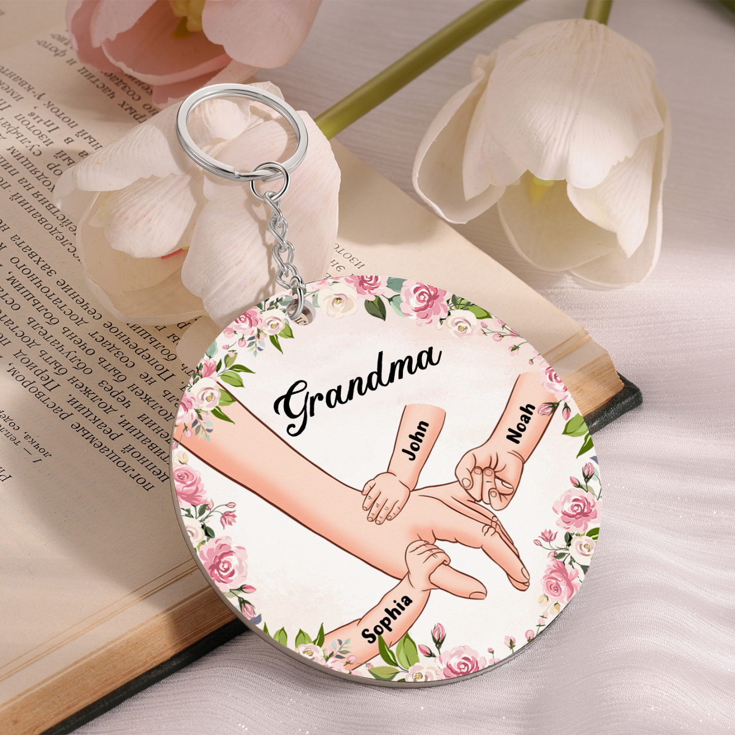 3 Names-Personalised Keychain Custom 3 Names and 1 Text Holding Hands Keychain for Grandma/Mom