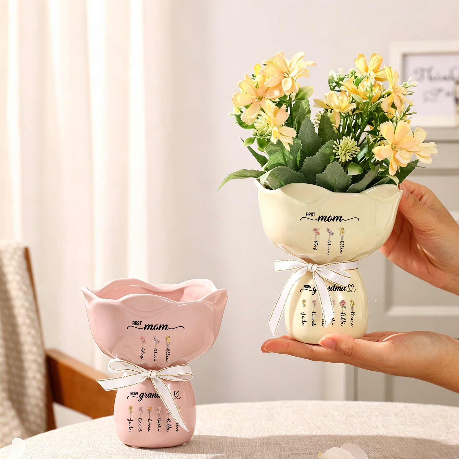 Personalized Bouquet Ceramic Birth Flower Vase with 2–12 Names for Mom or Grandma