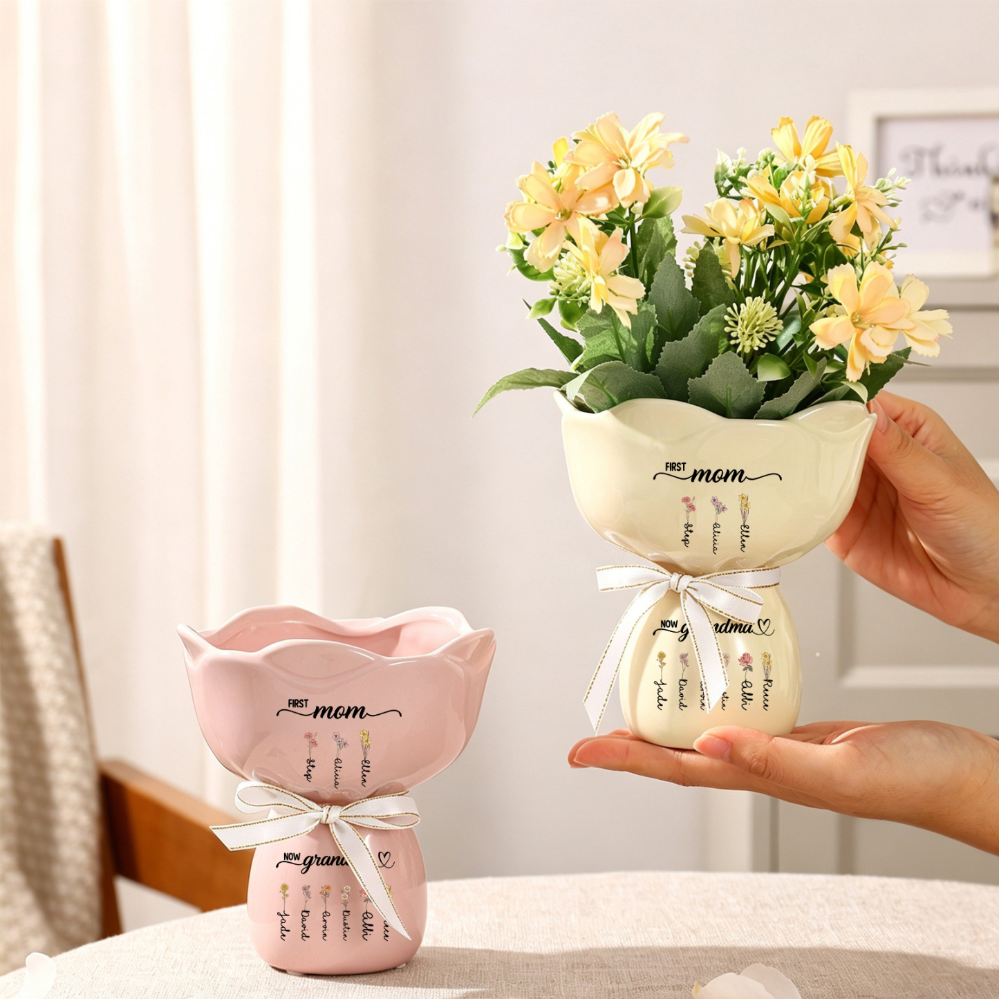Personalized Bouquet Ceramic Birth Flower Vase with 2–12 Names for Mom or Grandma