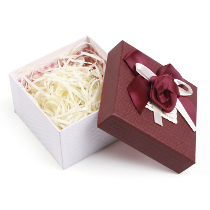 Elegant Gift Box with Rose Design Perfect for Valentines Day and Special Occasions