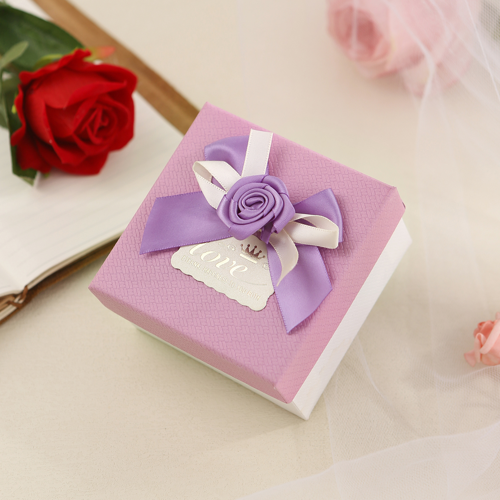 Elegant Gift Box with Rose Design Perfect for Valentines Day and Special Occasions