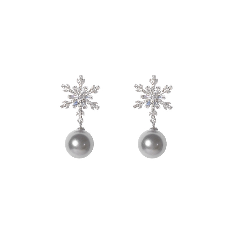 Elegant Snowflake Earrings with Pearls – Perfect Family Christmas Gift