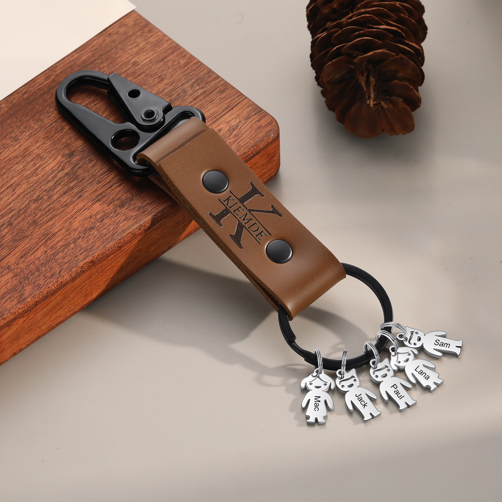 6 Names - Personalised Kids Charms Keychain Customized 6 Names & 1 Letter Leather Keychain Gift for Grandad