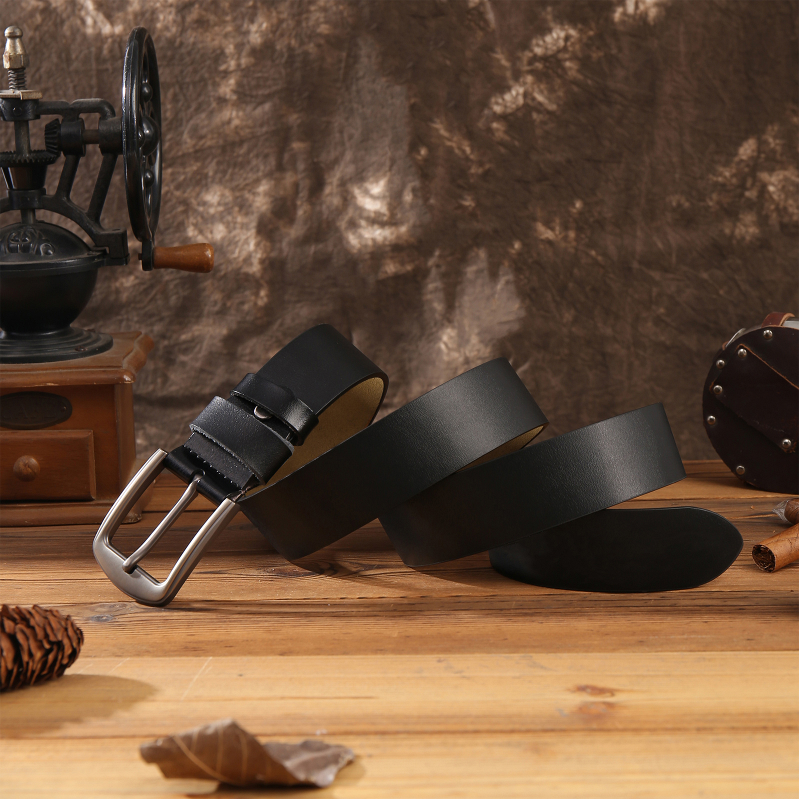 Personalized Leather Belt for Husband Dad Family Holding Hand with Engraved 3-8 Names