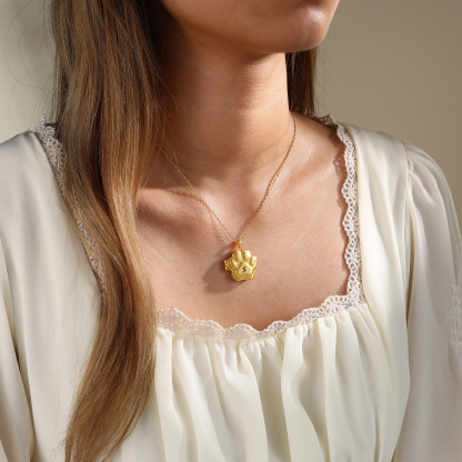 Custom Paw Photo Locket Necklace Personalized Gift for Pet Lovers for Mom, Dad, Friend | Jessemade