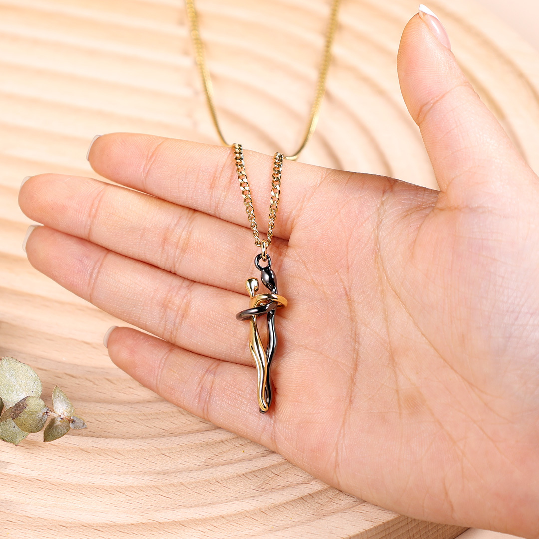 For Husband - Couple Hug Necklace Memorial Gifts " I want to hug you every day"