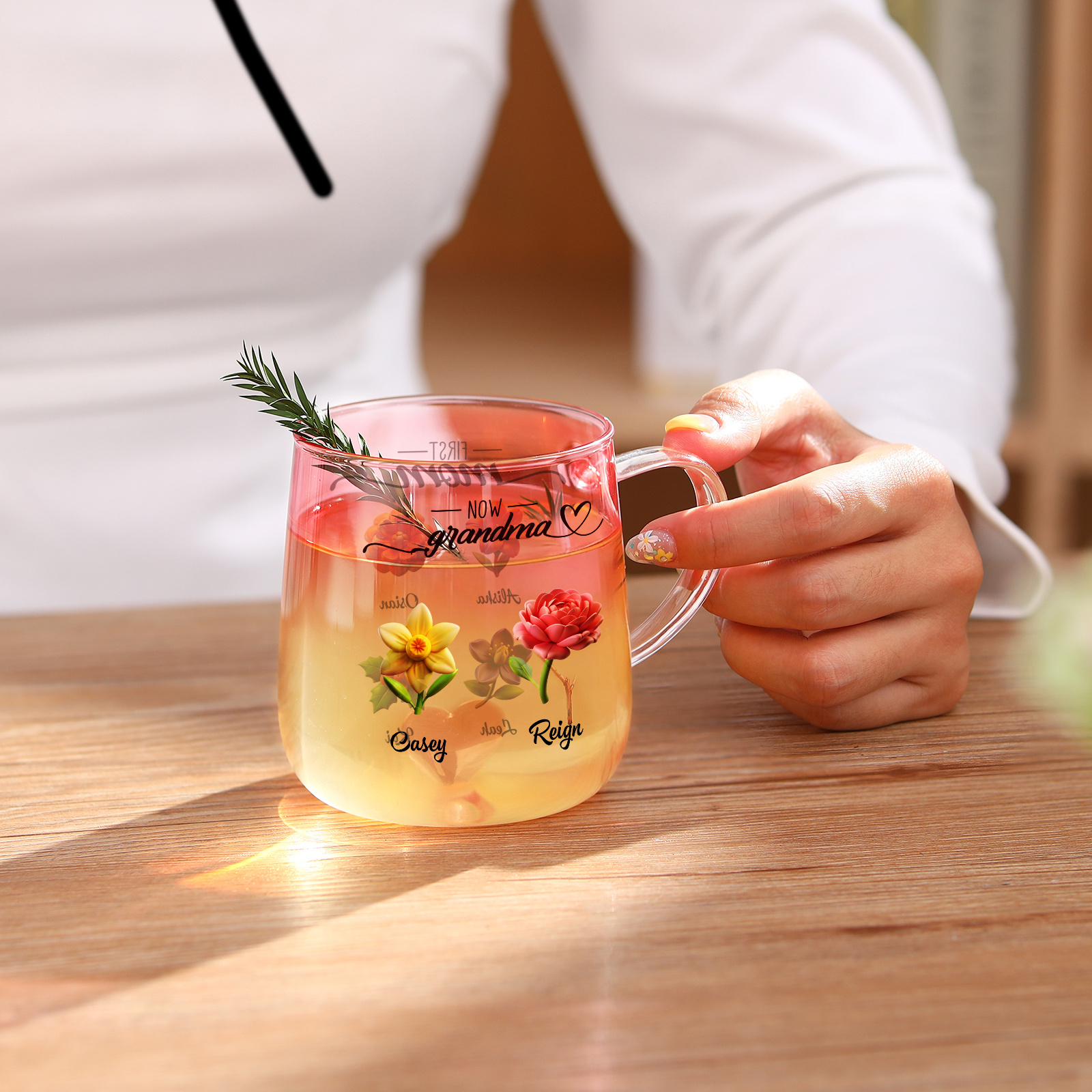Personalized Birth Flowers Pink Gradient Glass Mug for Mom Grandma